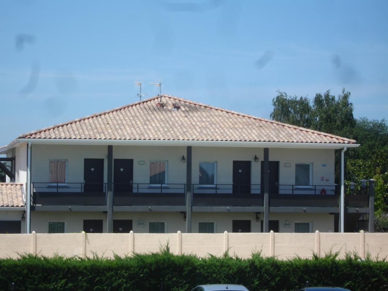 Hotel Restaurant Les Bruyeres Saint-Médard-en-Jalles Exteriér fotografie